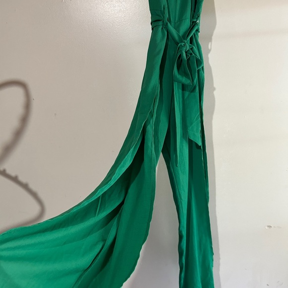 Green jumpsuit with open pant legs - Picture 3 of 9